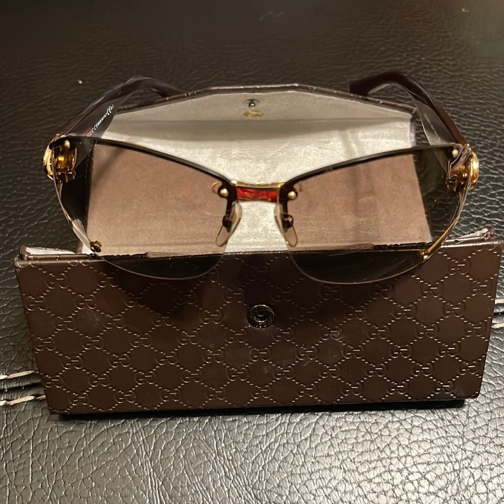 Brown Gucci sunglasses
